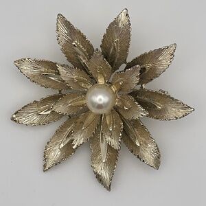 Vintage Lisner Gold Tone Faux Pearl Center Flower Brooch